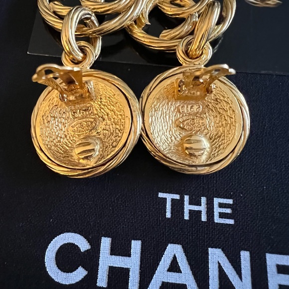 Chanel Gold 93P Spring Hoop CC Vintage Clip Earrings AS SEEN ON Claudia Schiffer - Picture 6 of 7